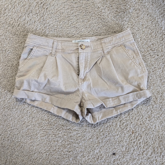 Mini khaki shorts - Picture 1 of 3
